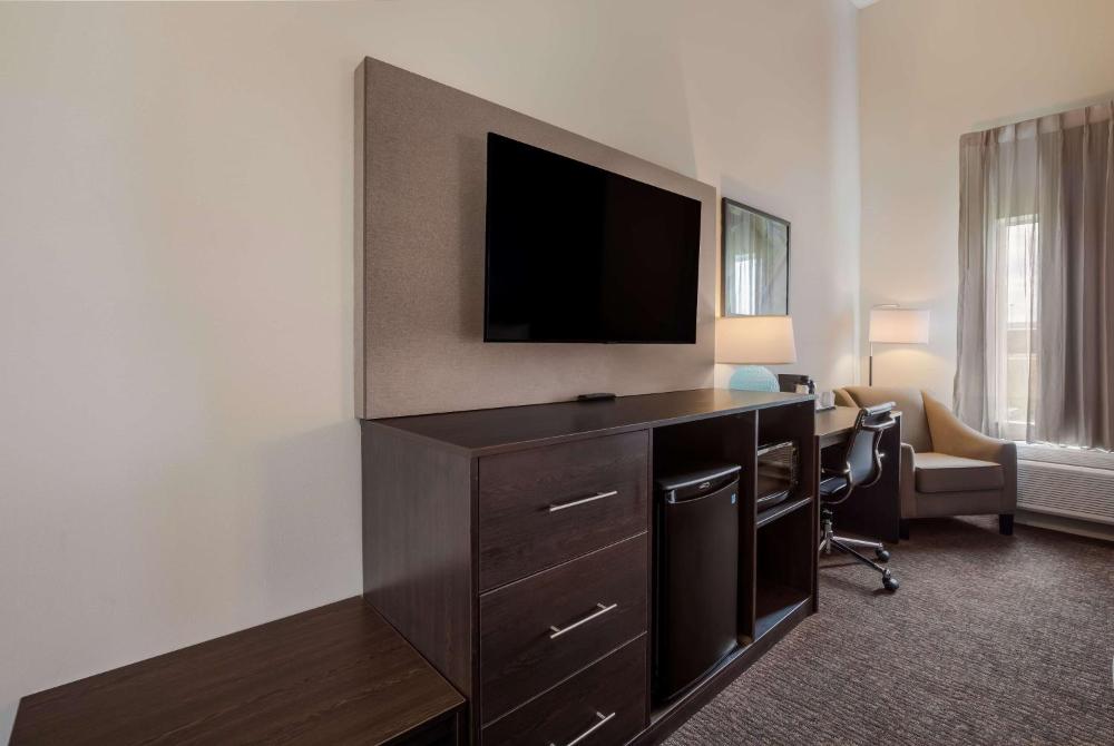 King Room with Mobility/Hearing Impaired Access and Bathtub with Grab Bars, Non-Smoking interior